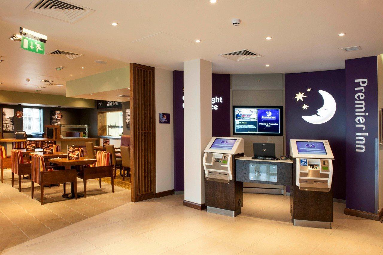 Premier Inn Fleet Bagian luar foto