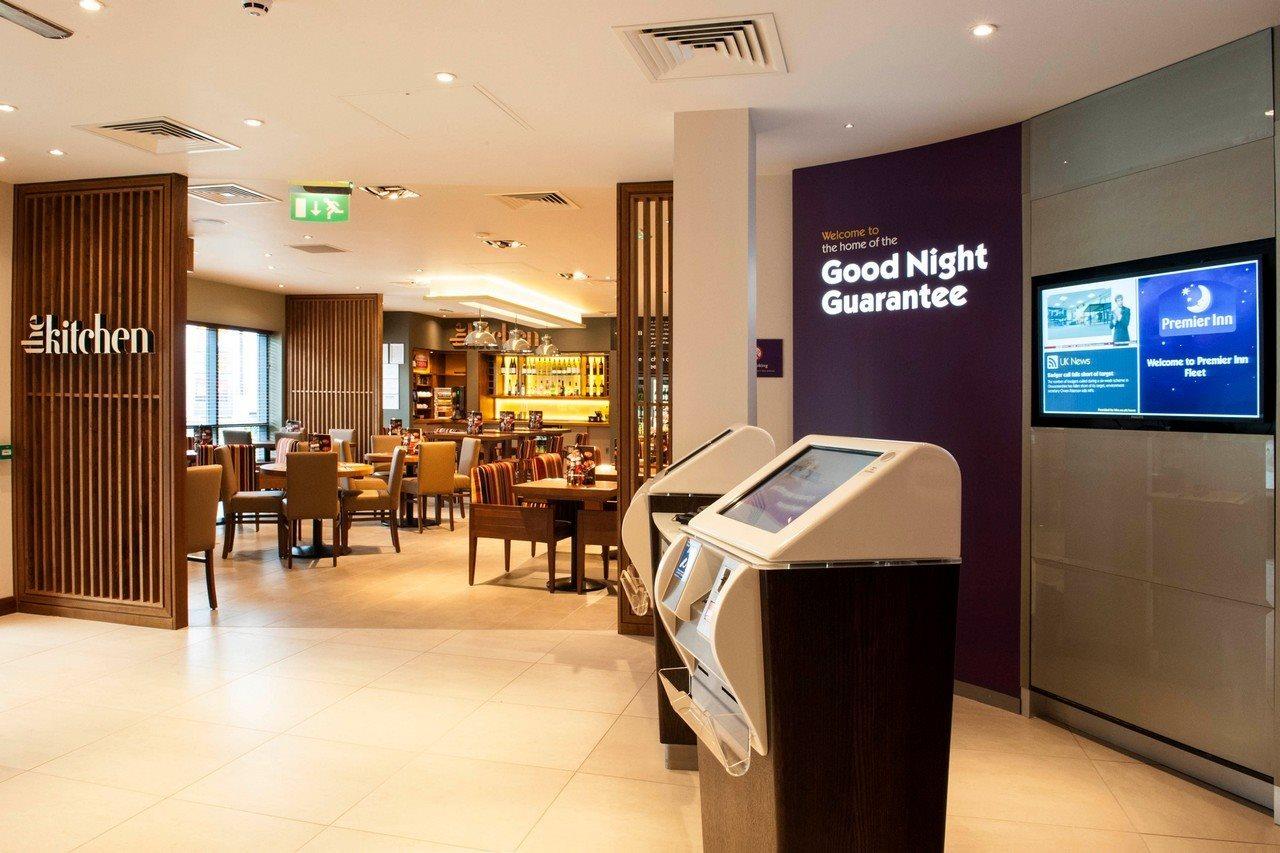 Premier Inn Fleet Bagian luar foto