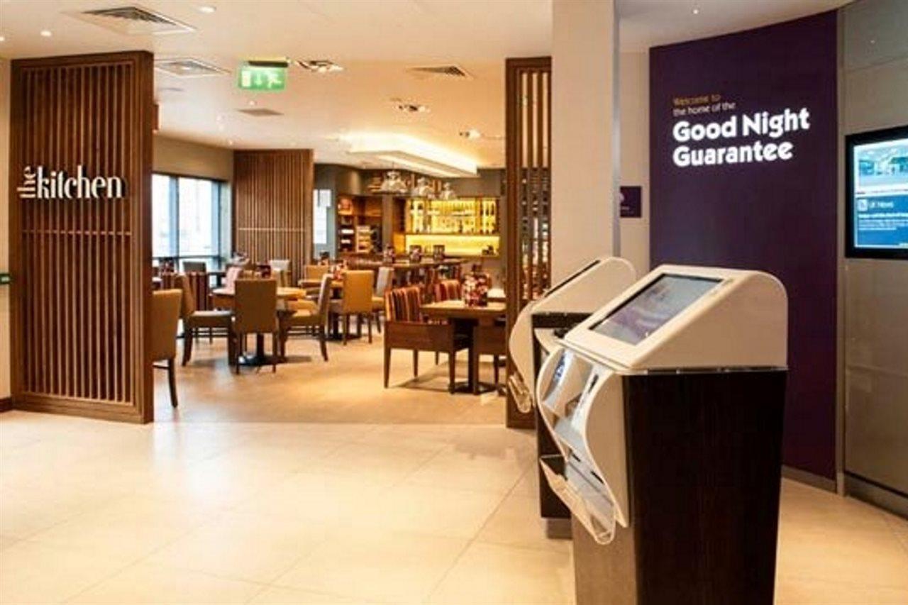 Premier Inn Fleet Bagian luar foto